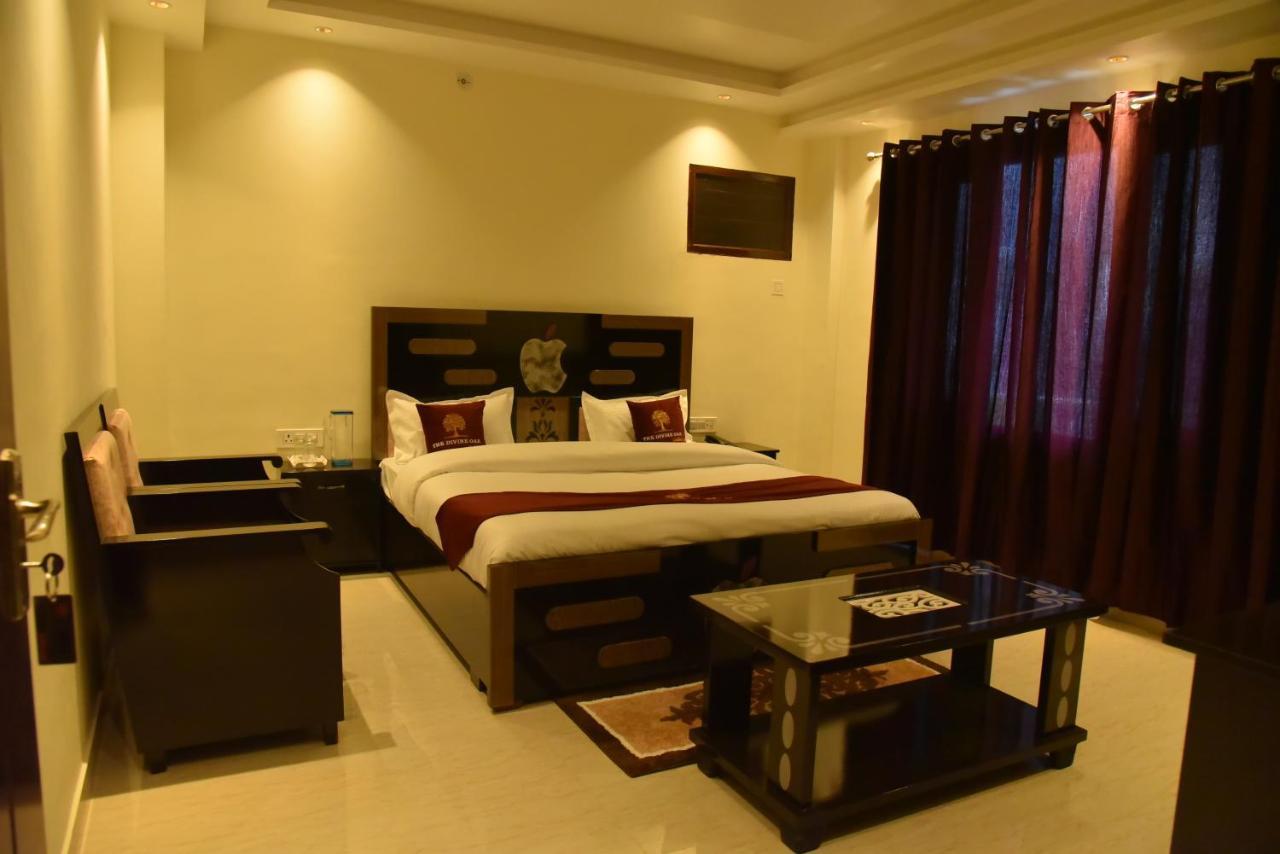 The Divine Oak Golden Leaf Hotel Katra  Exterior foto