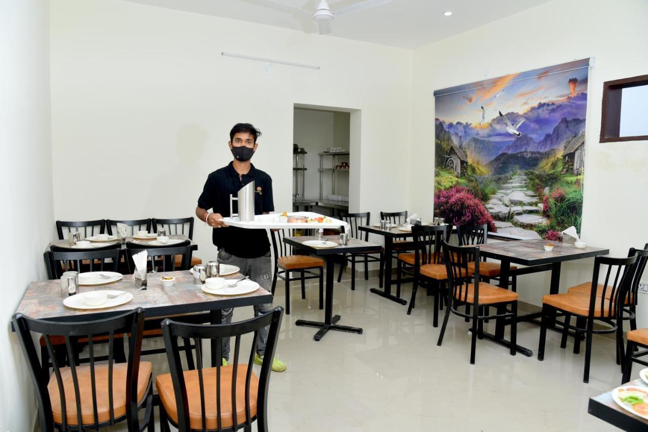 The Divine Oak Golden Leaf Hotel Katra  Exterior foto